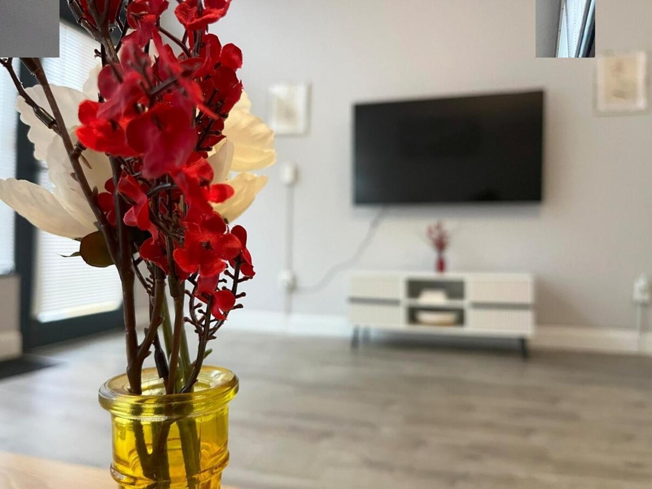 Local Modern Getaway - Ground Floor Apartment Cleveland Exterior photo